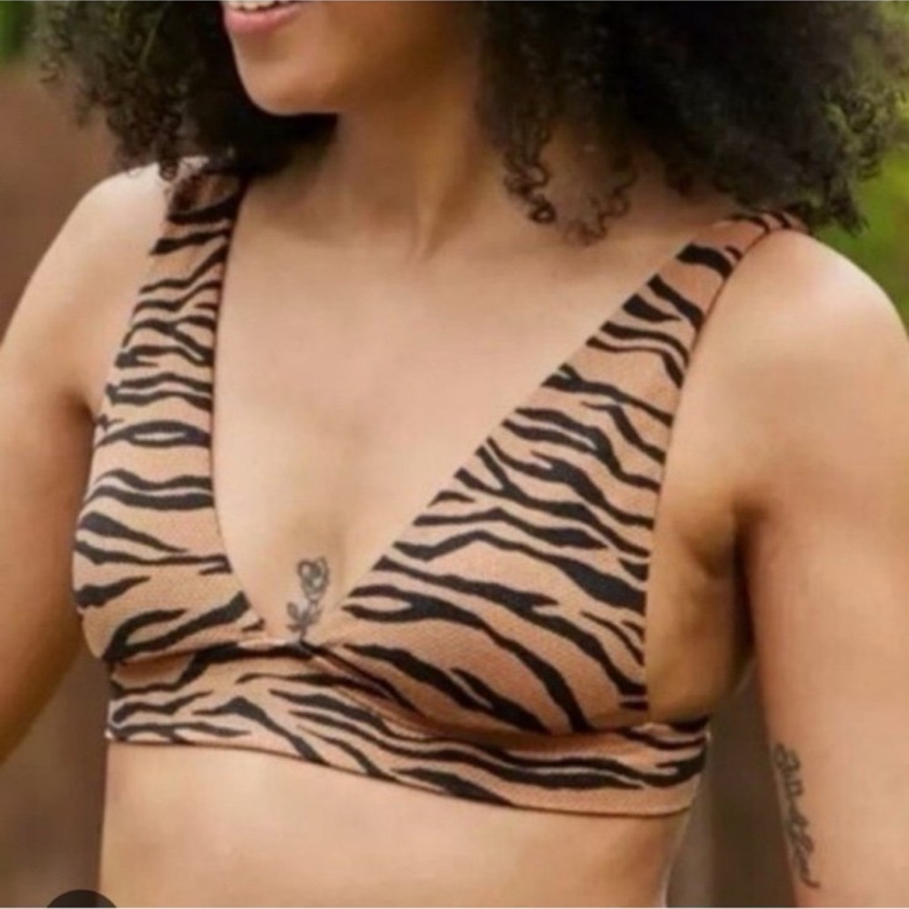 NWT Aerie Textured Tiger-Stripe Bikini Top